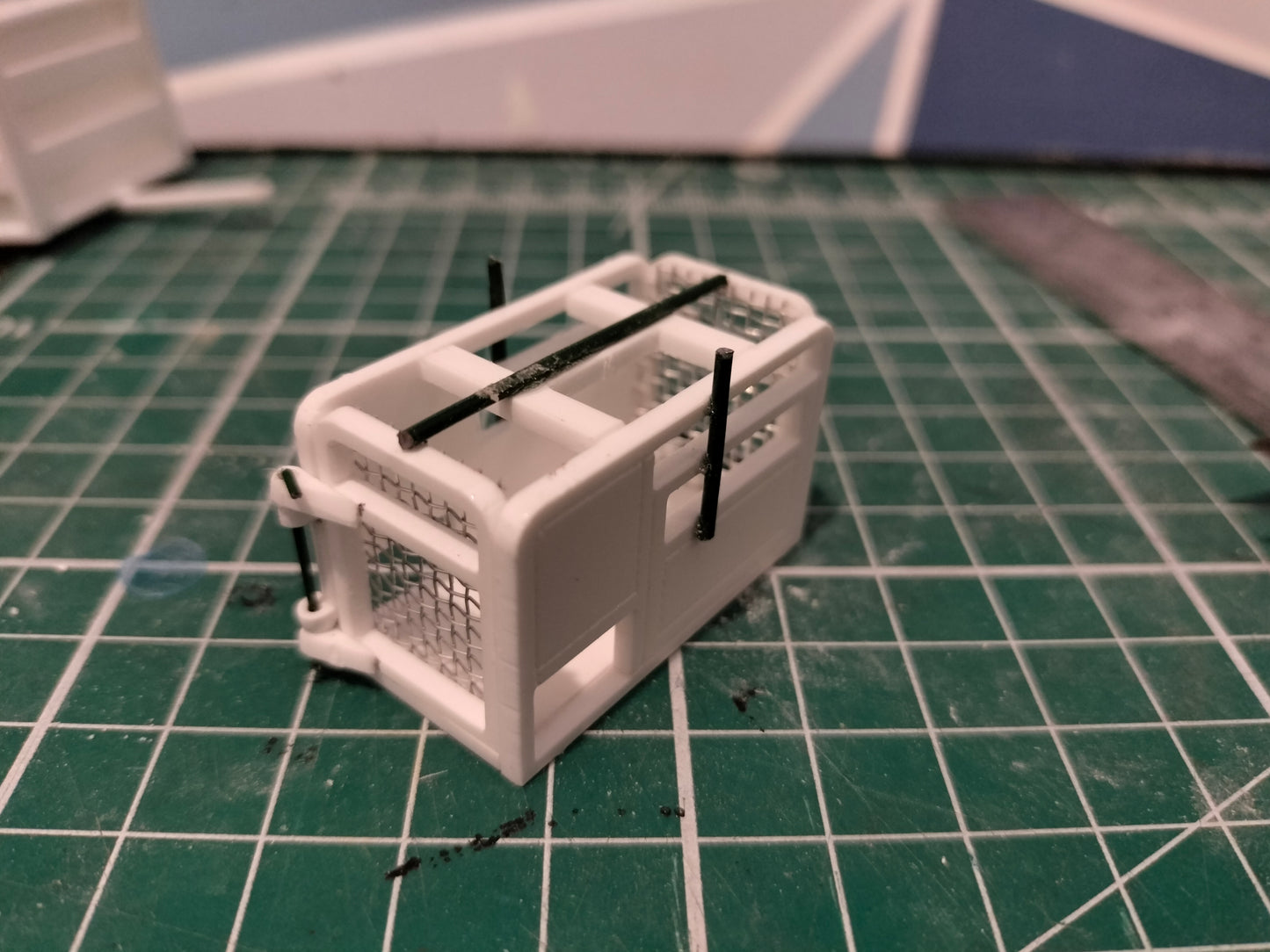 1:32 Sheep Weight Crate Model Kit