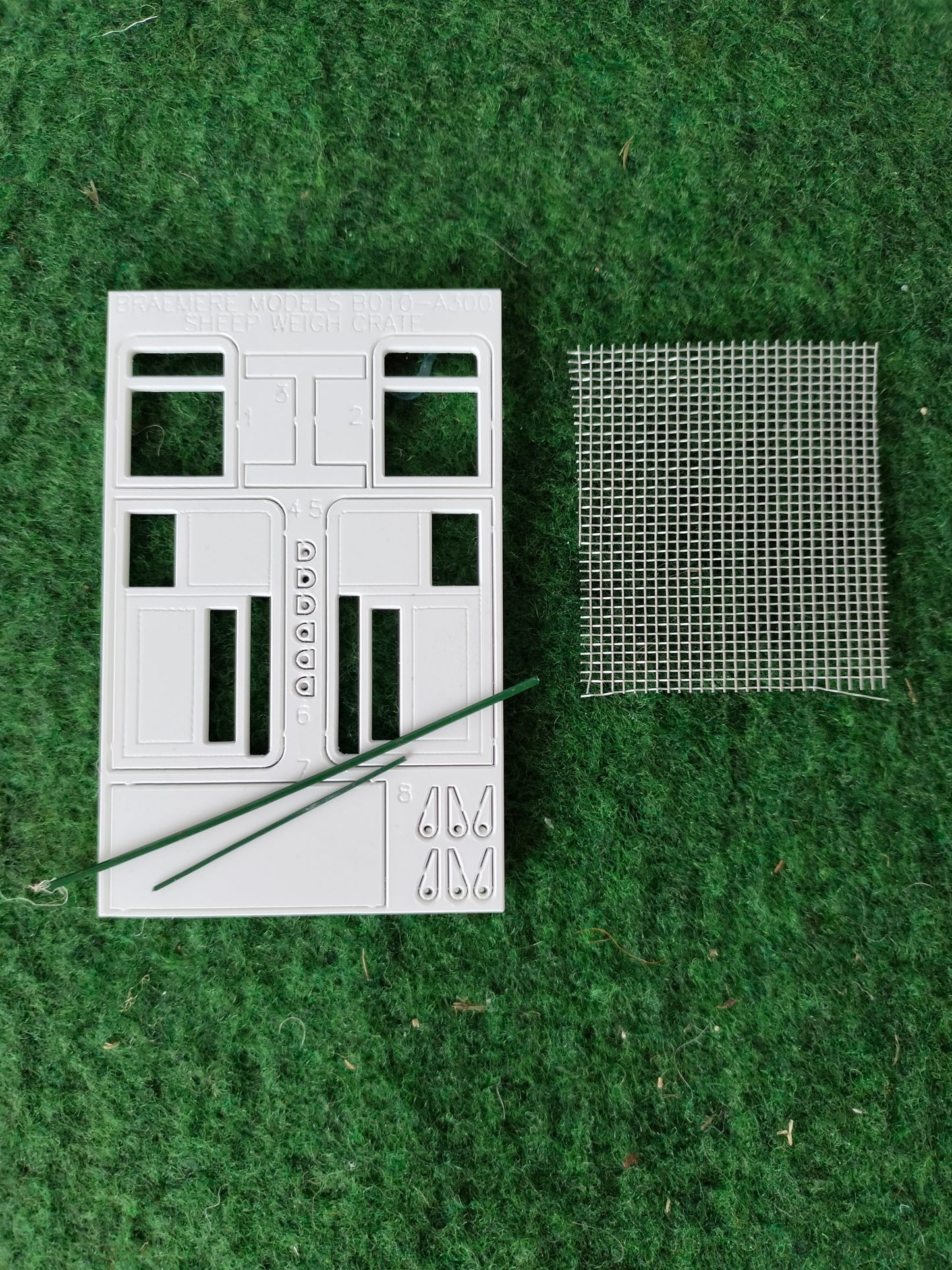 1:32 Sheep Weight Crate Model Kit