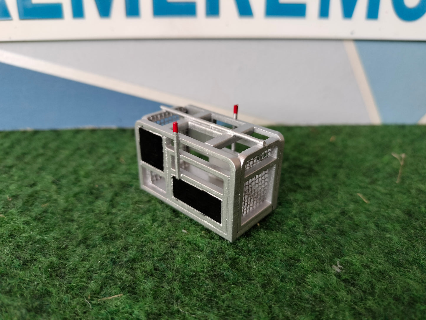 1:32 Sheep Weight Crate Model Kit