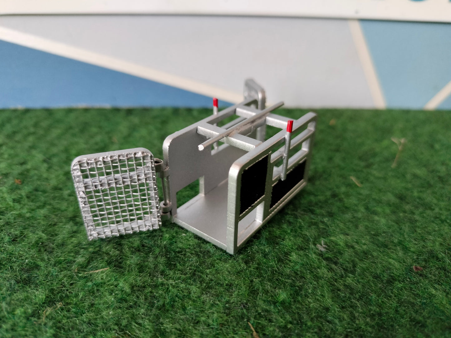 1:32 Sheep Weight Crate Model Kit