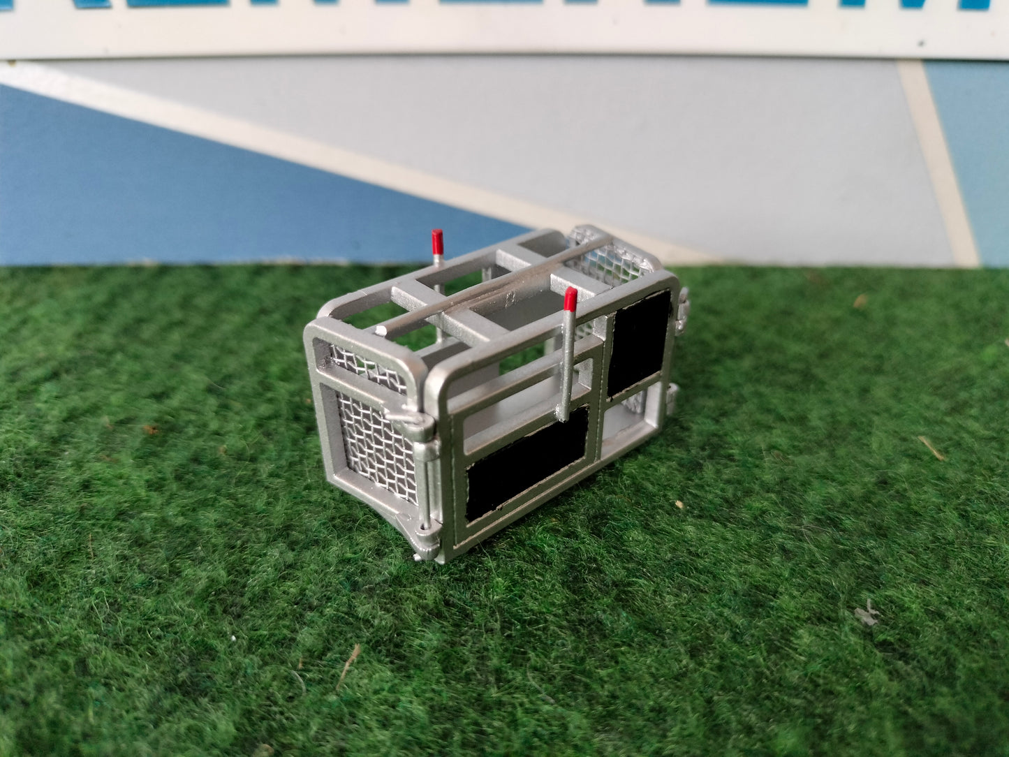 1:32 Sheep Weight Crate Model Kit