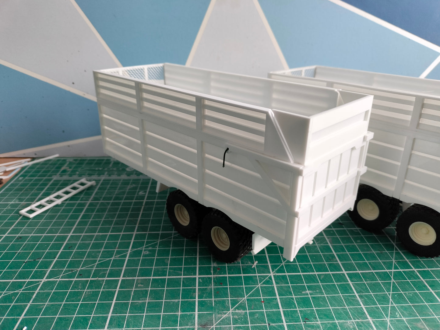 1:32 Smyth Fieldmaster FM20 Grain/Silage Trailer Model Kit