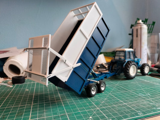 1:32 Classic Silage Tipping Trailer Model Kit