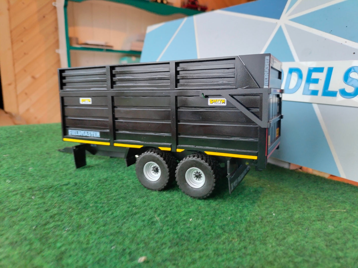 1:32 Smyth Fieldmaster FM20 Grain/Silage Trailer Model Kit