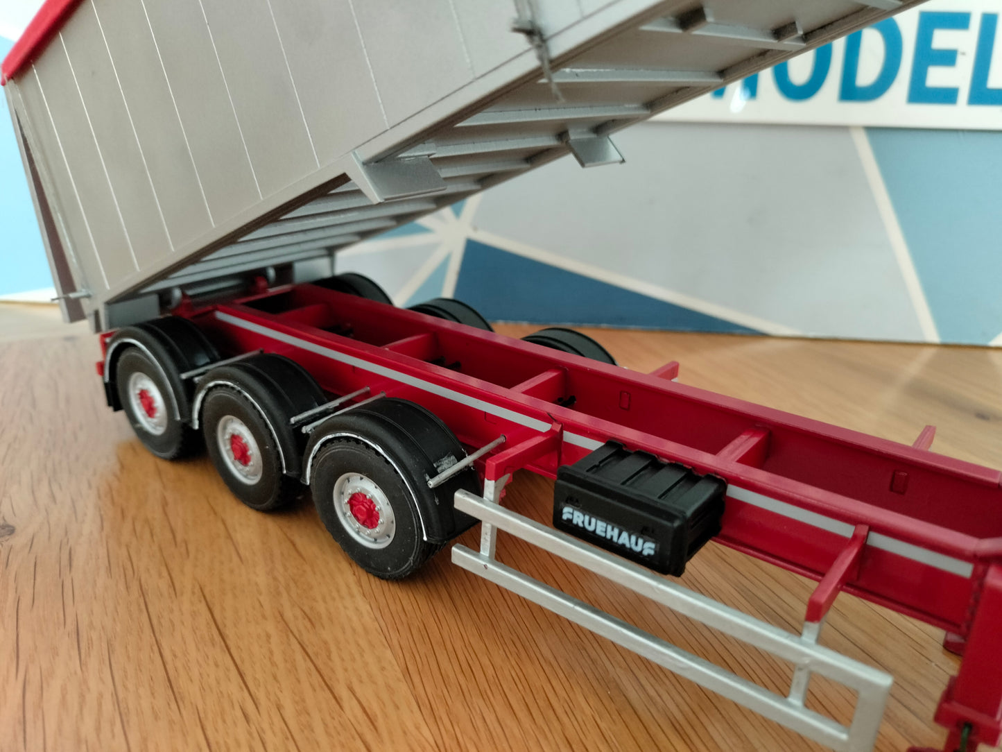 1:32 Fruehauf Bulk Tipping Trailer Bulker Tri Axle Model Kit