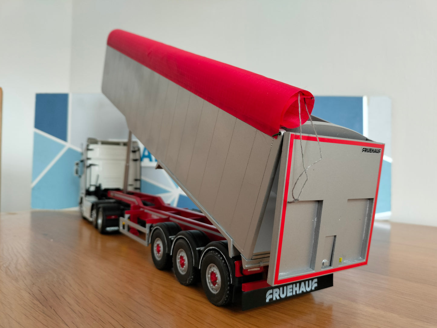 1:32 Fruehauf Bulk Tipping Trailer Bulker Tri Axle Model Kit