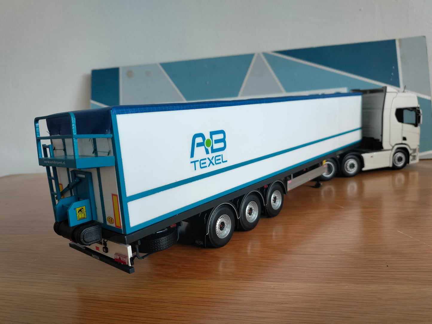 1:32 Van Der Peet Potato Root Bulker Belt Trailer Body Model Kit