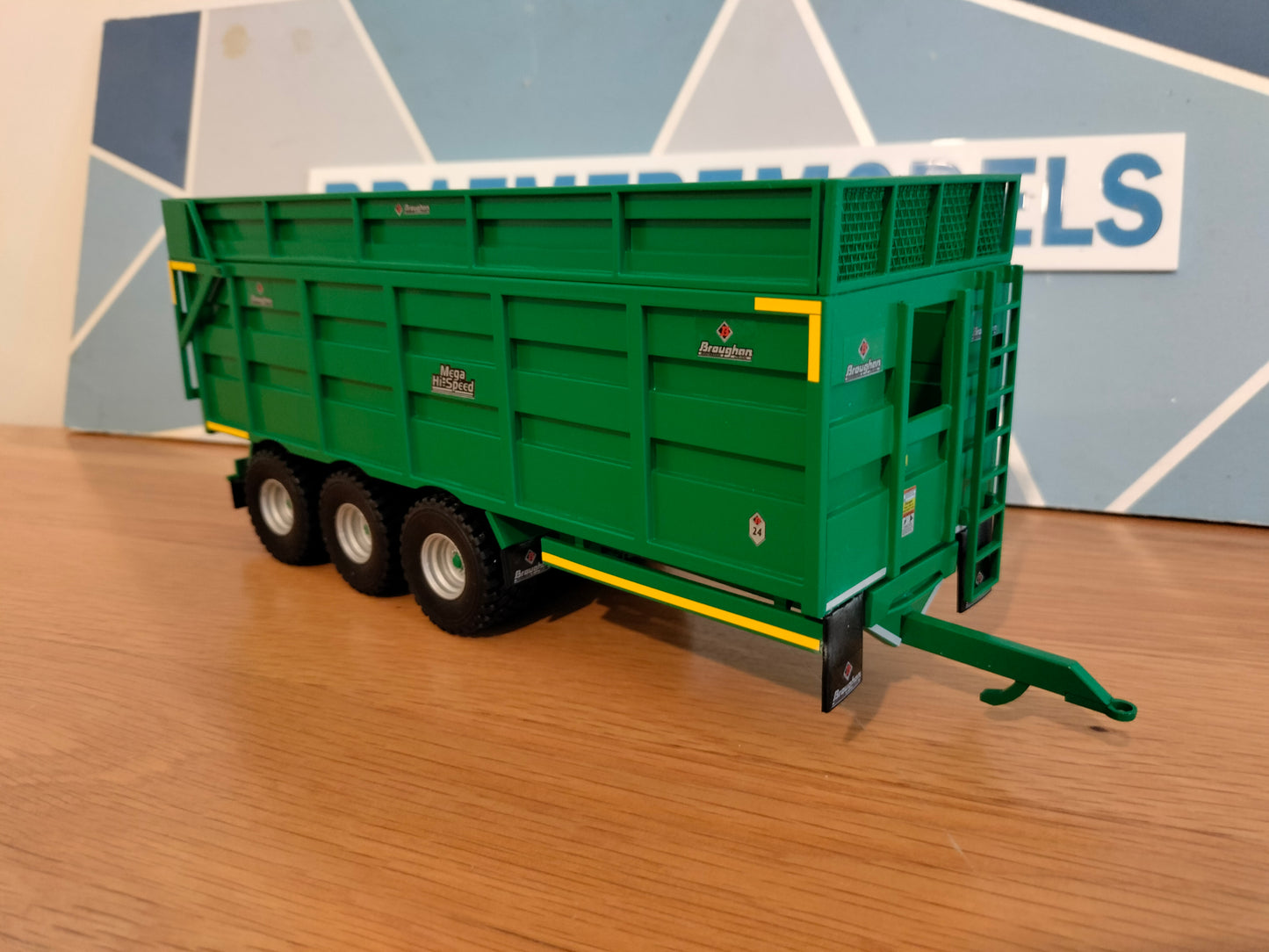 1:32 Broughan 24ft Tri Axle Grain/Silage Trailer Model Kit