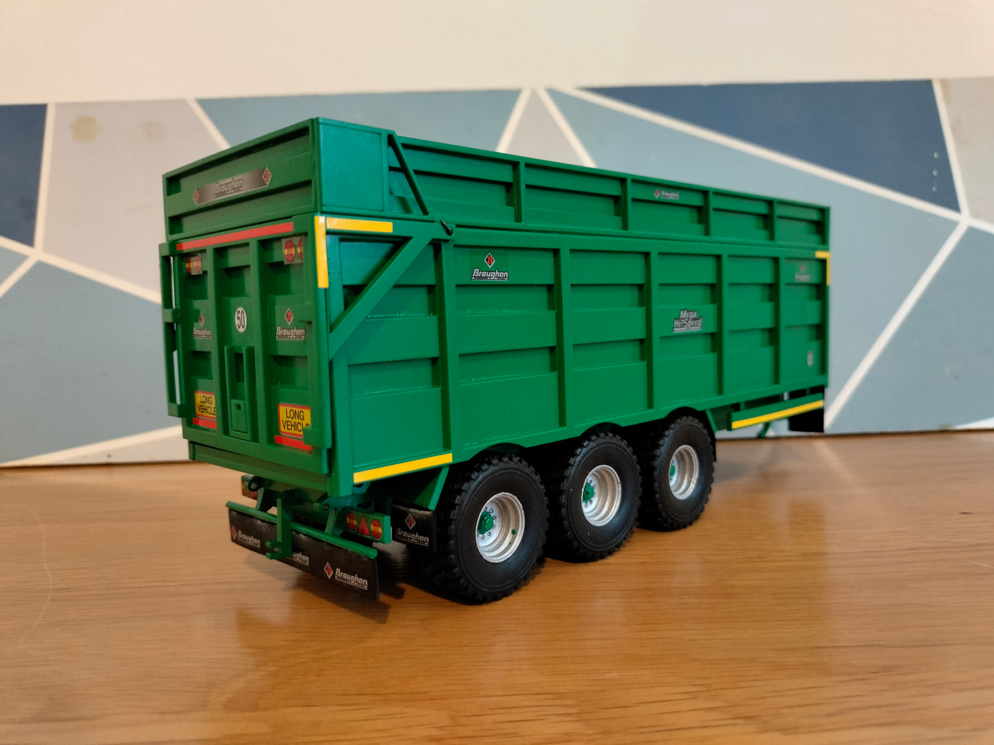 1:32 Broughan 24ft Tri Axle Grain/Silage Trailer Model Kit