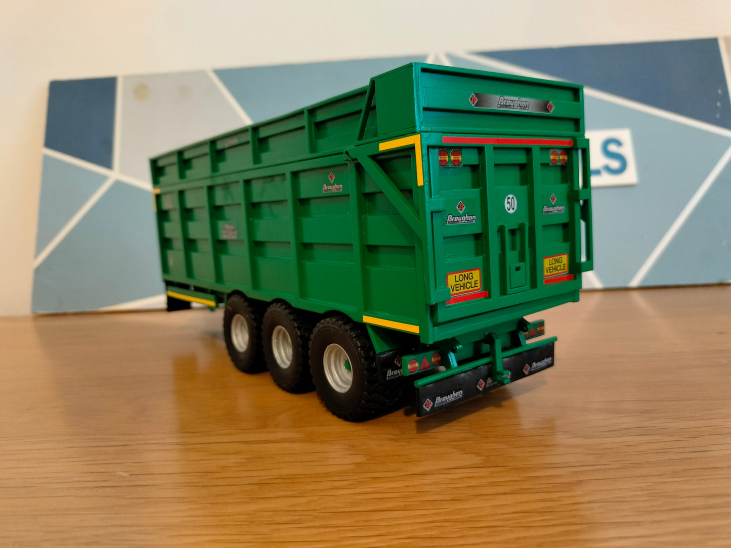 1:32 Broughan 24ft Tri Axle Grain/Silage Trailer Model Kit