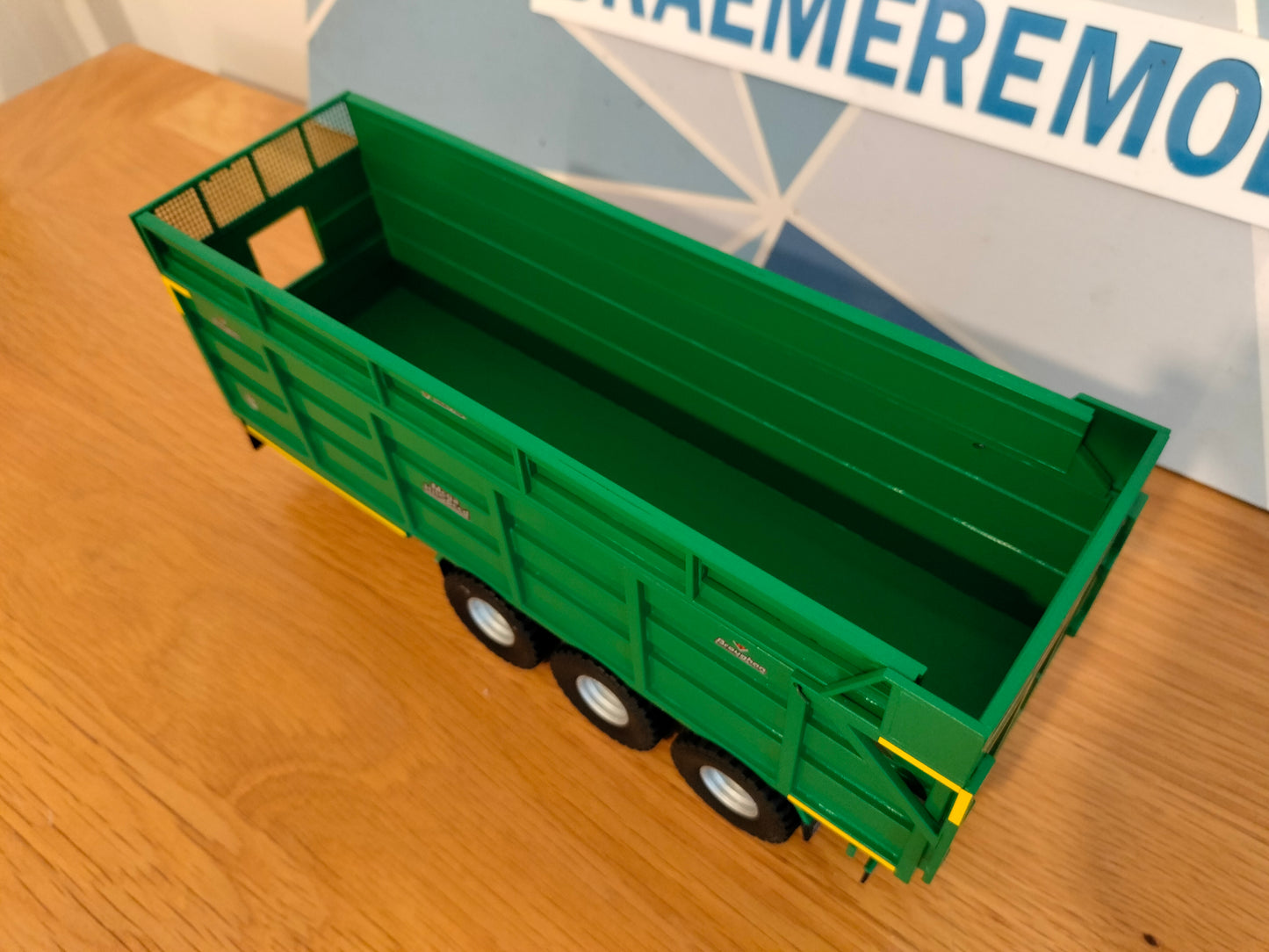 1:32 Broughan 24ft Tri Axle Grain/Silage Trailer Model Kit