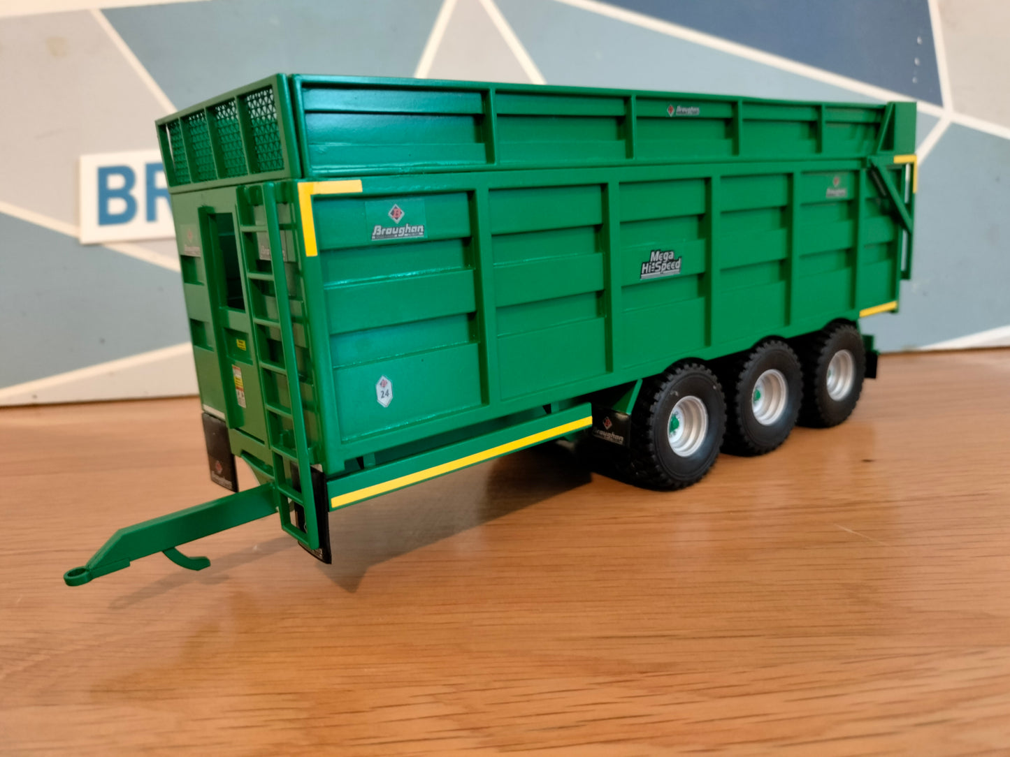 1:32 Broughan 24ft Tri Axle Grain/Silage Trailer Model Kit