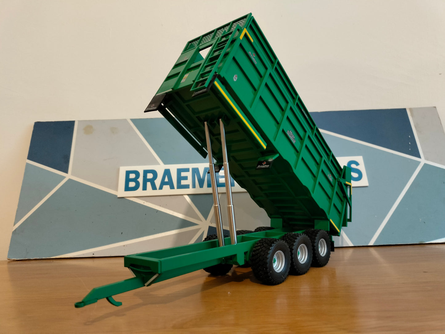 1:32 Broughan 24ft Tri Axle Grain/Silage Trailer Model Kit