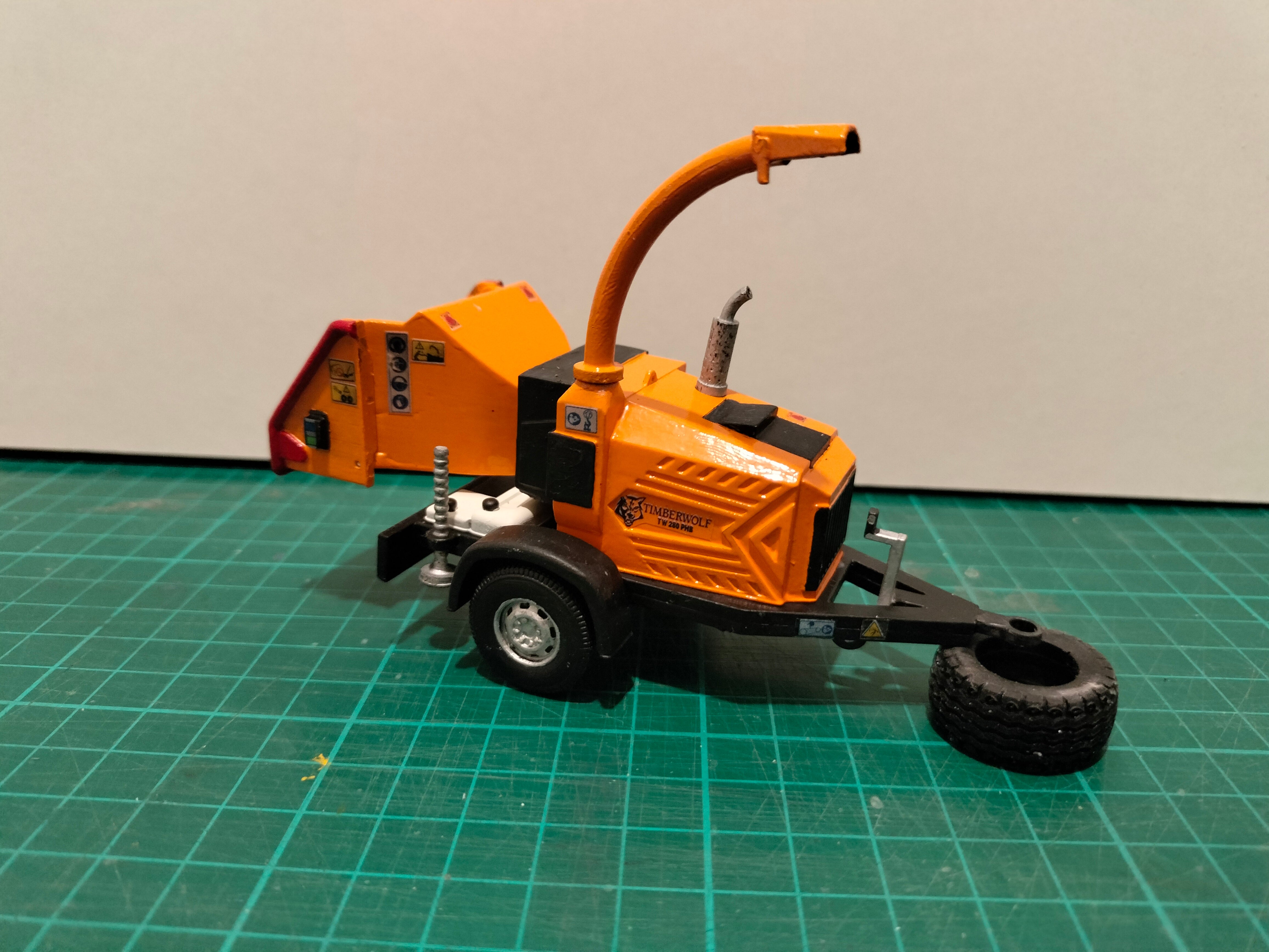 1:32 Trailed Timberwolf Wood Chipper Model Kit – braemeremodels
