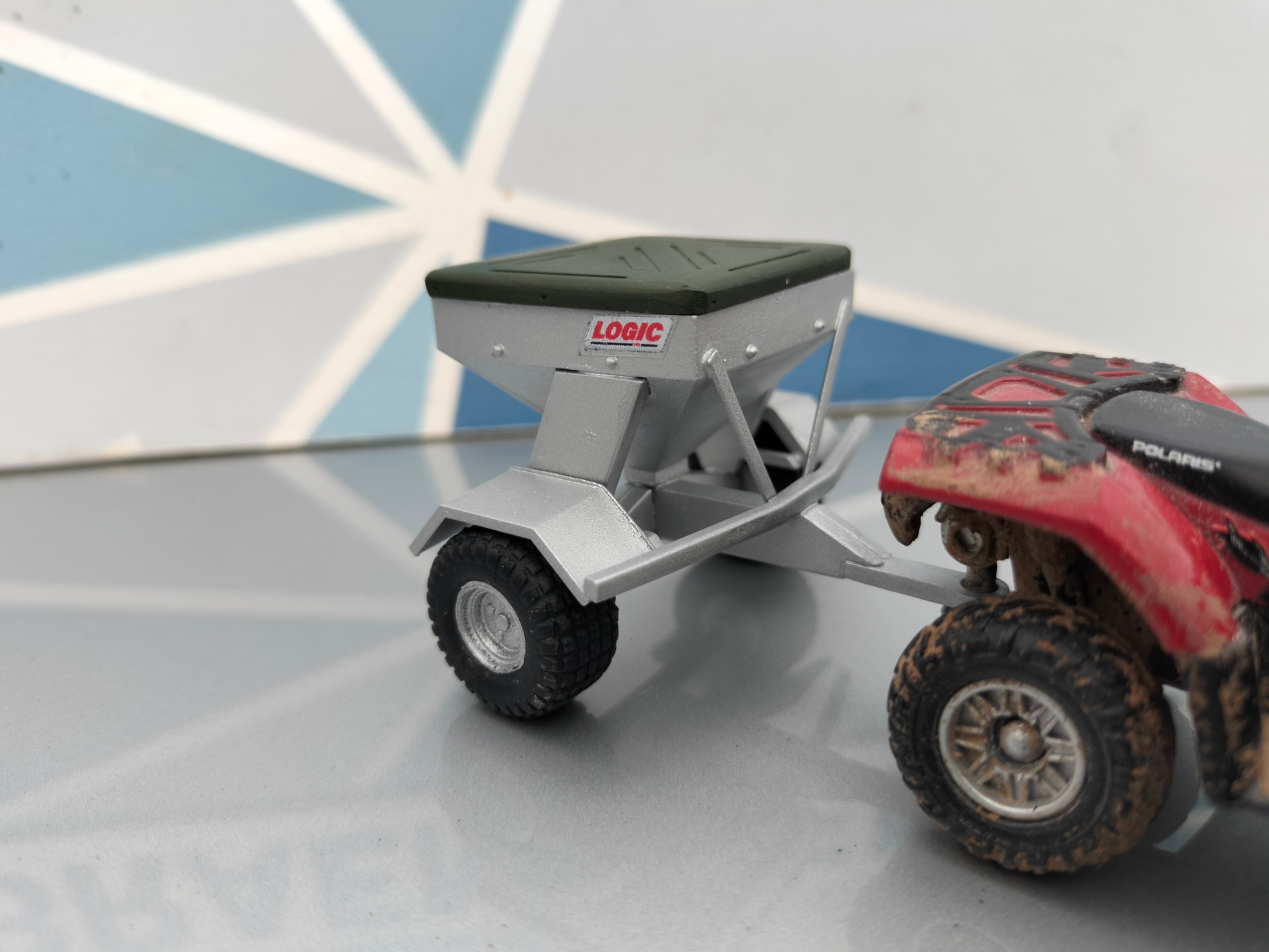 1:32 Logic Quad Snacker Sheep Multi Feeder Model Kit – braemeremodels