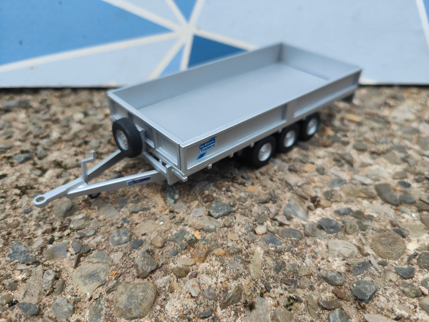1:32 Ifor Williams Tri Axle Flat Bed Drop Side Trailer Model Kit