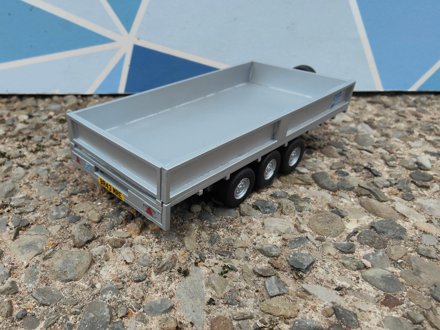 1:32 Ifor Williams Tri Axle Flat Bed Drop Side Trailer Model Kit