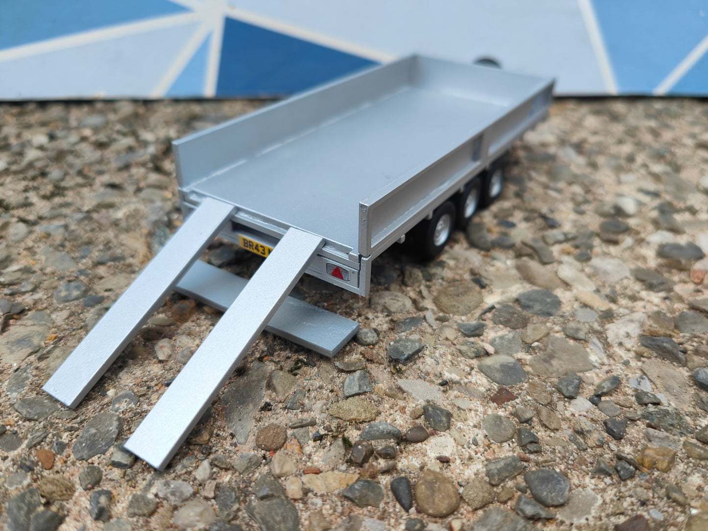 1:32 Ifor Williams Tri Axle Flat Bed Drop Side Trailer Model Kit