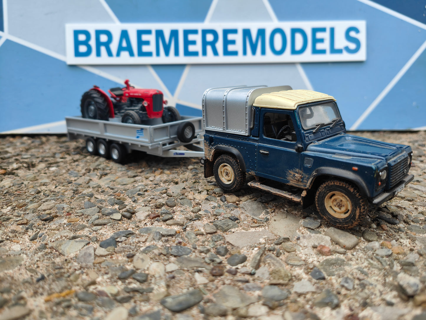 1:32 Ifor Williams Tri Axle Flat Bed Drop Side Trailer Model Kit