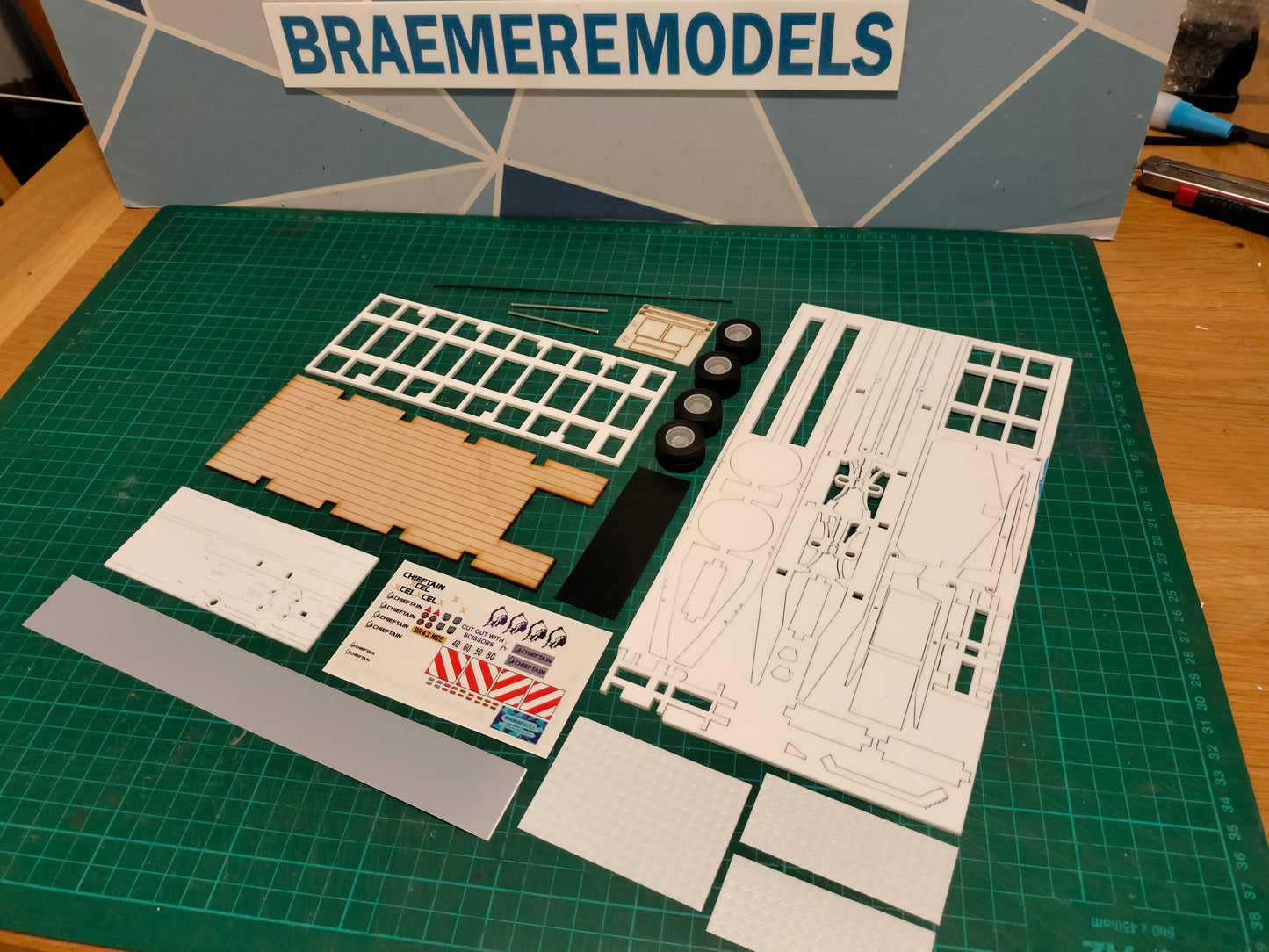 1:32 Chieftain Tandem Axle Low Loader Model Kit