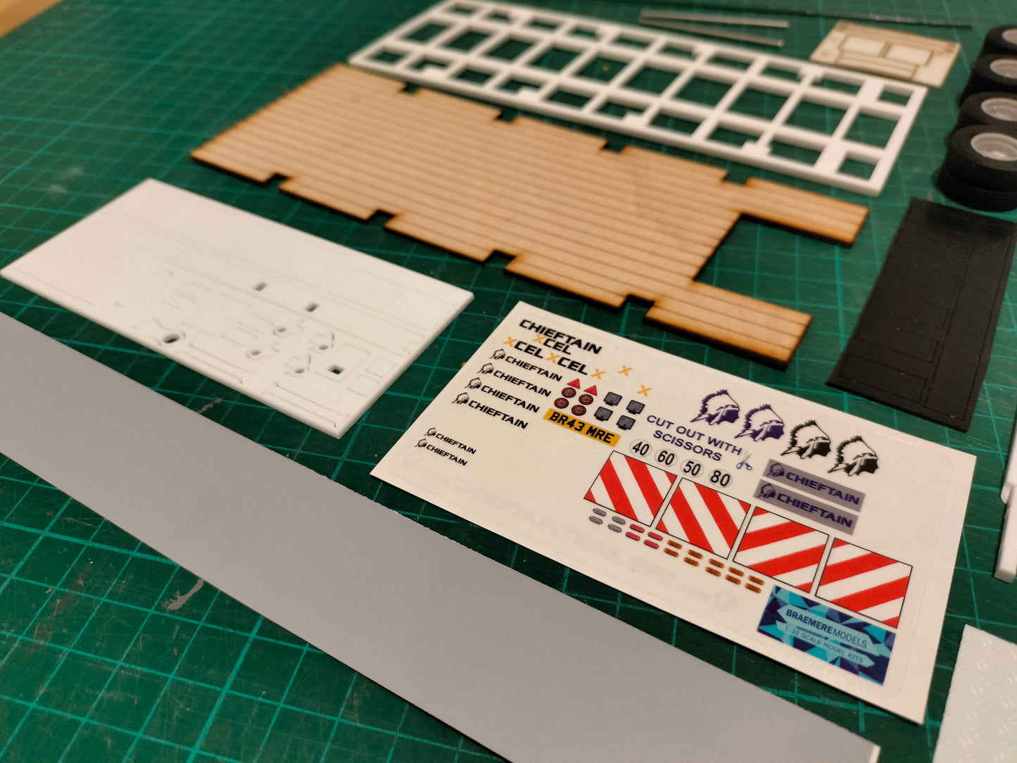 1:32 Chieftain Tandem Axle Low Loader Model Kit