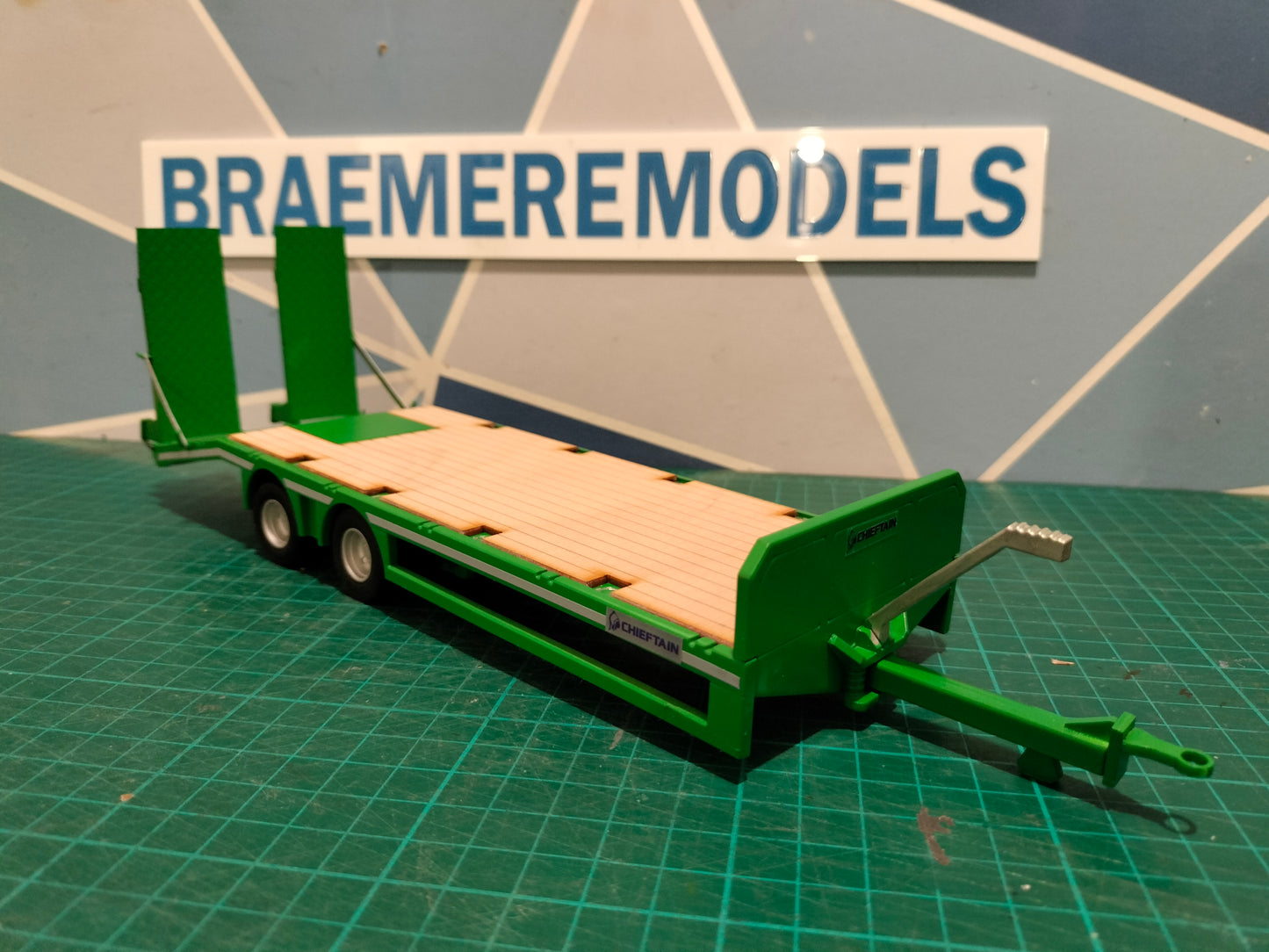 1:32 Chieftain Tandem Axle Low Loader Model Kit