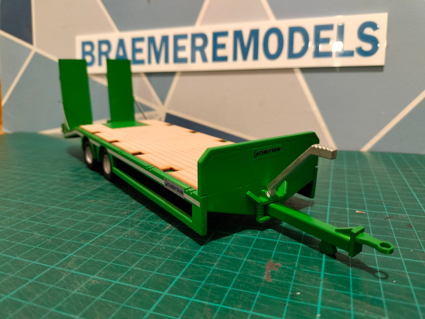 1:32 Chieftain Tandem Axle Low Loader Model Kit