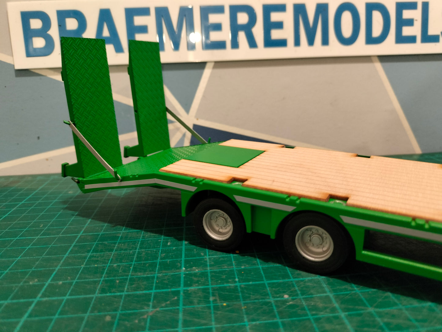 1:32 Chieftain Tandem Axle Low Loader Model Kit