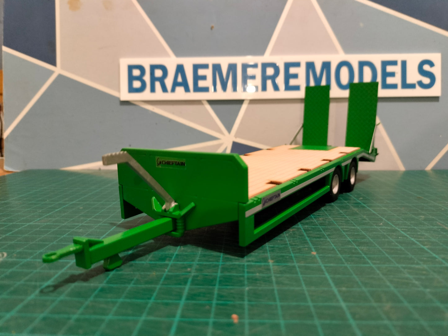 1:32 Chieftain Tandem Axle Low Loader Model Kit