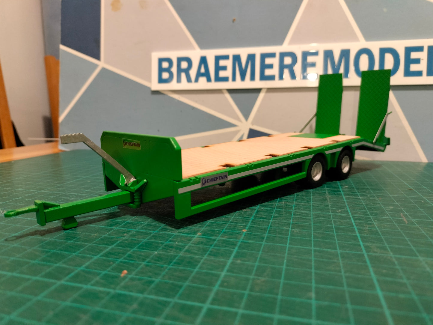 1:32 Chieftain Tandem Axle Low Loader Model Kit