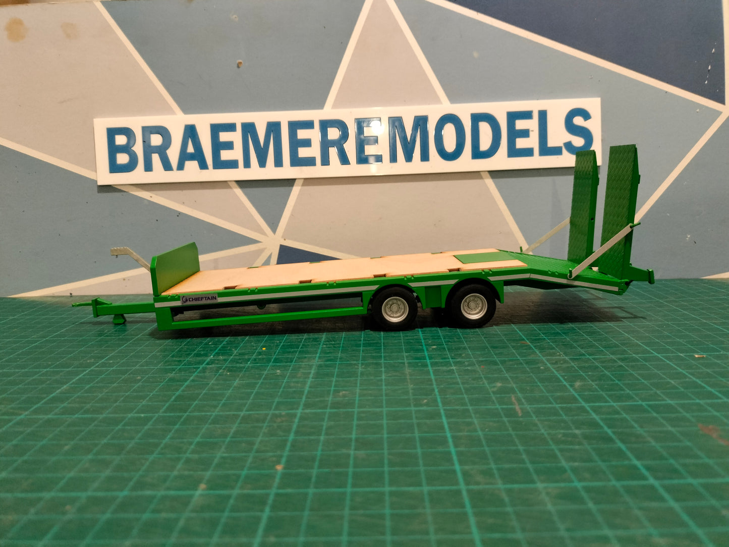 1:32 Chieftain Tandem Axle Low Loader Model Kit
