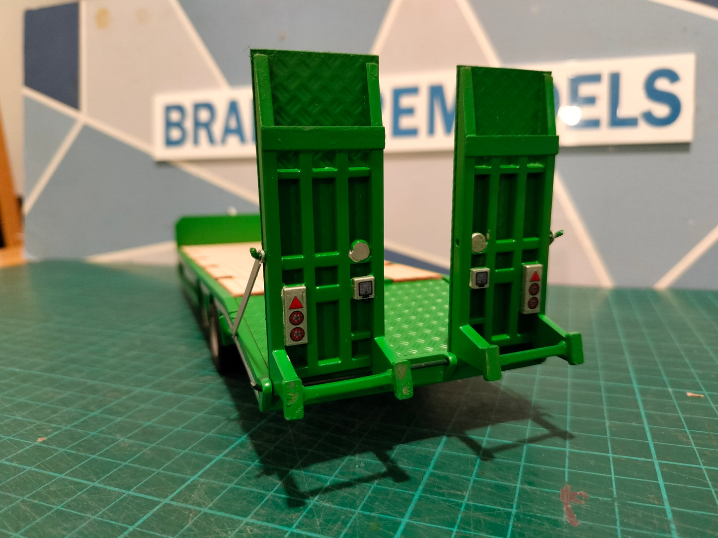 1:32 Chieftain Tandem Axle Low Loader Model Kit