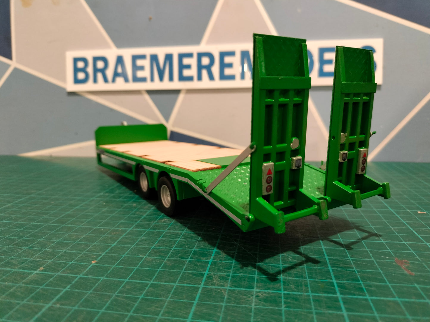 1:32 Chieftain Tandem Axle Low Loader Model Kit