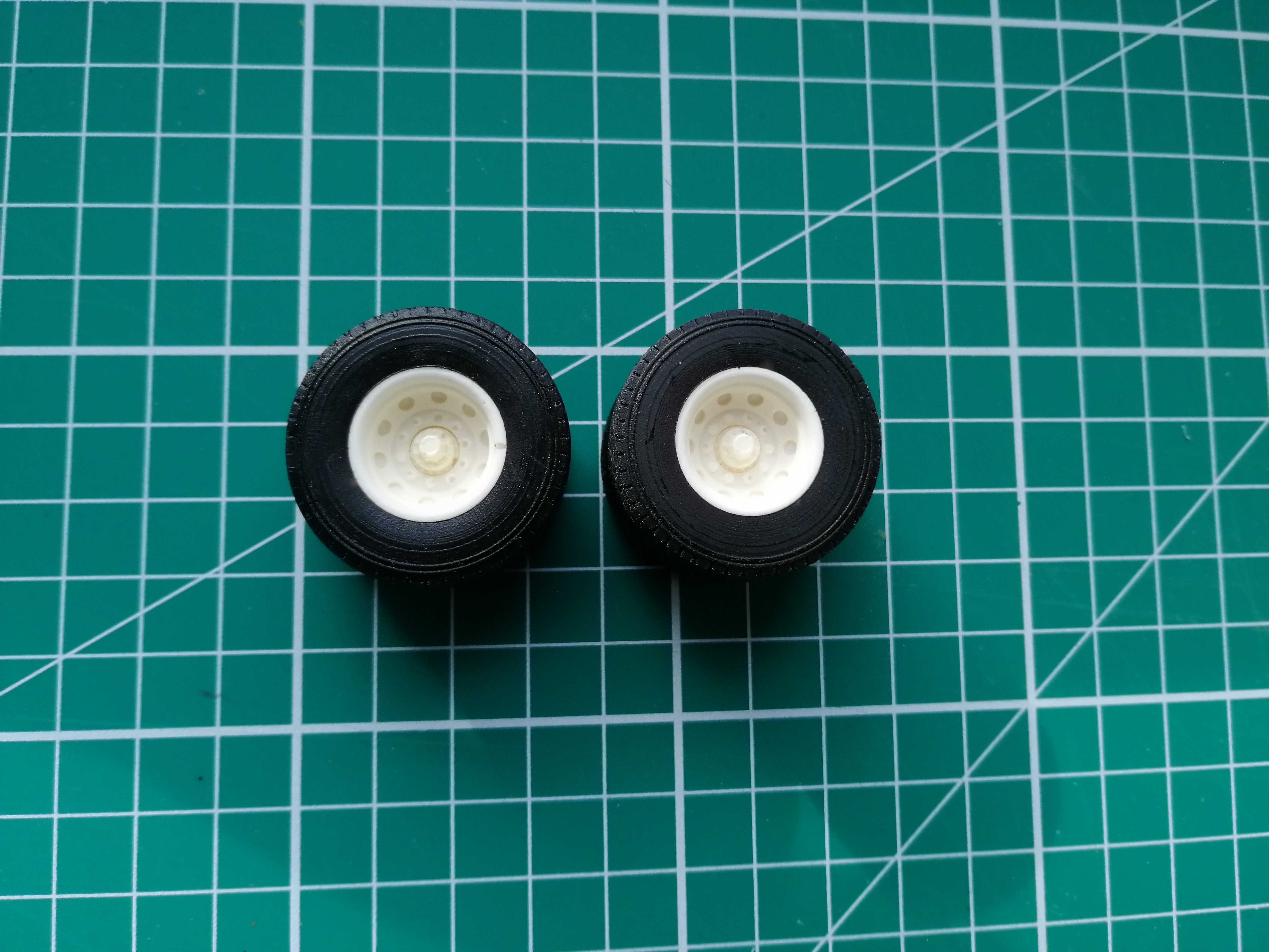 Wheels - 32mm HGV Rear Tyres - 1:32 Scale 315/80R22.5 – braemeremodels