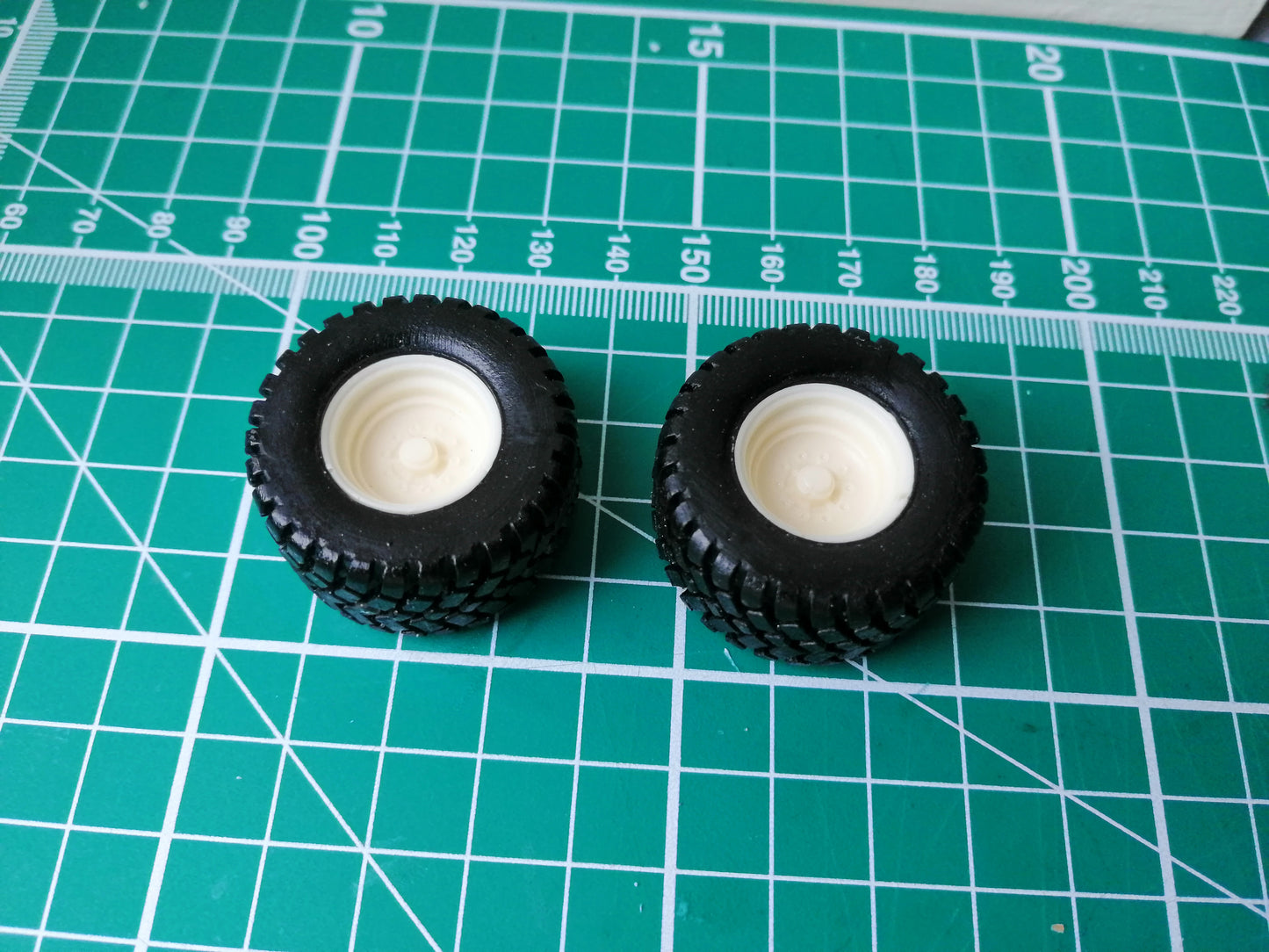 Wheels - 34mm Floatation Tyres - 1:32 Scale 560/45R22.5