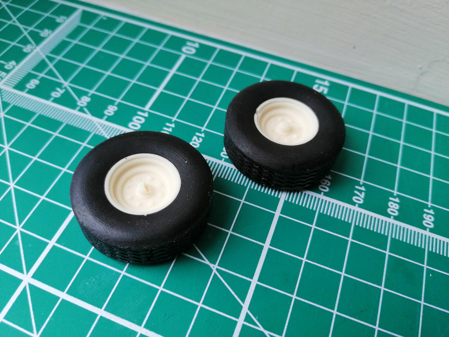 Wheels - 34mm Super Single Tyres - 1:32 Scale 385/65R22.5