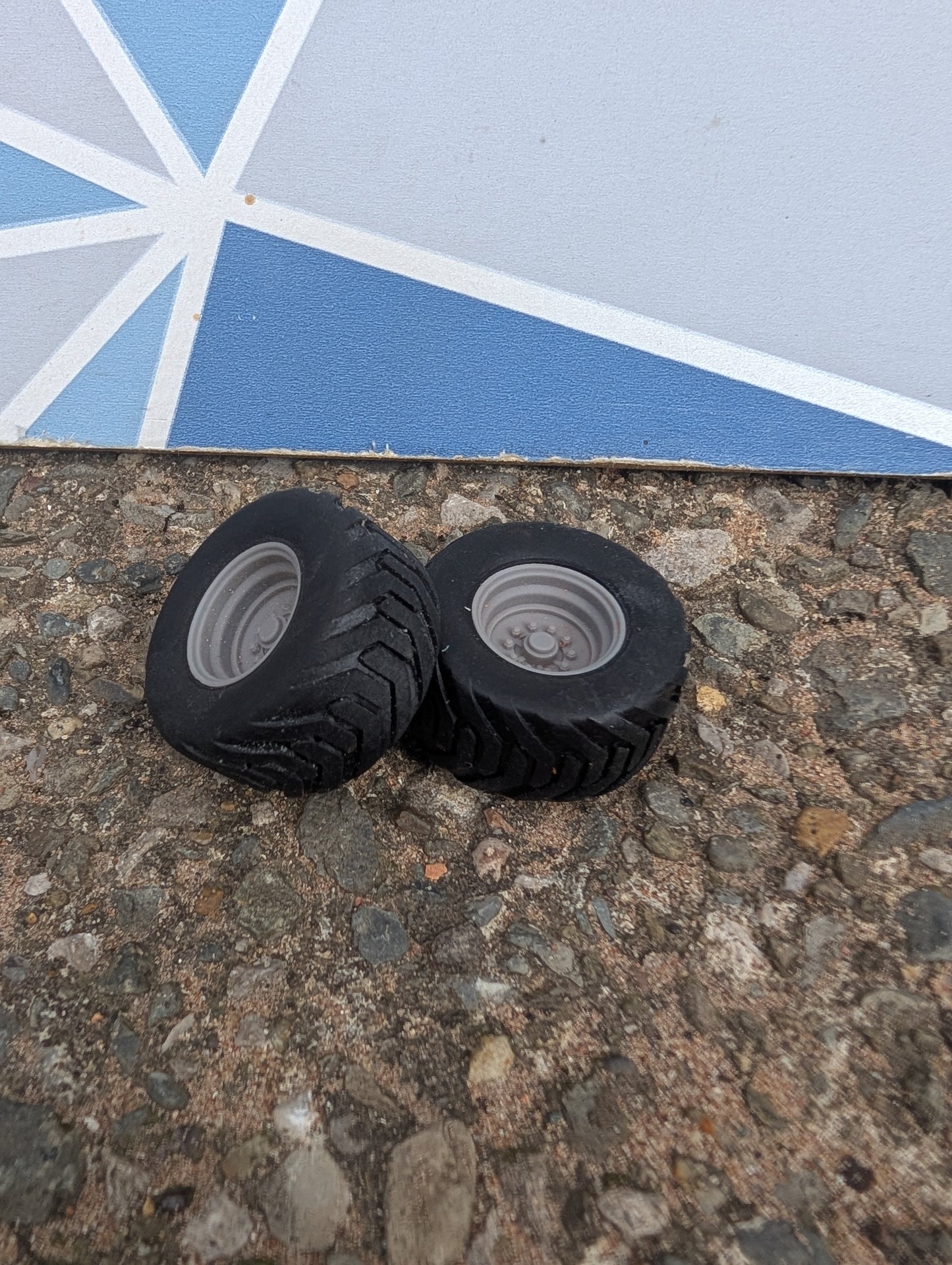 Wheels - 34mm Floatation Cross Tyres - 1:32 Scale 560/45R22.5