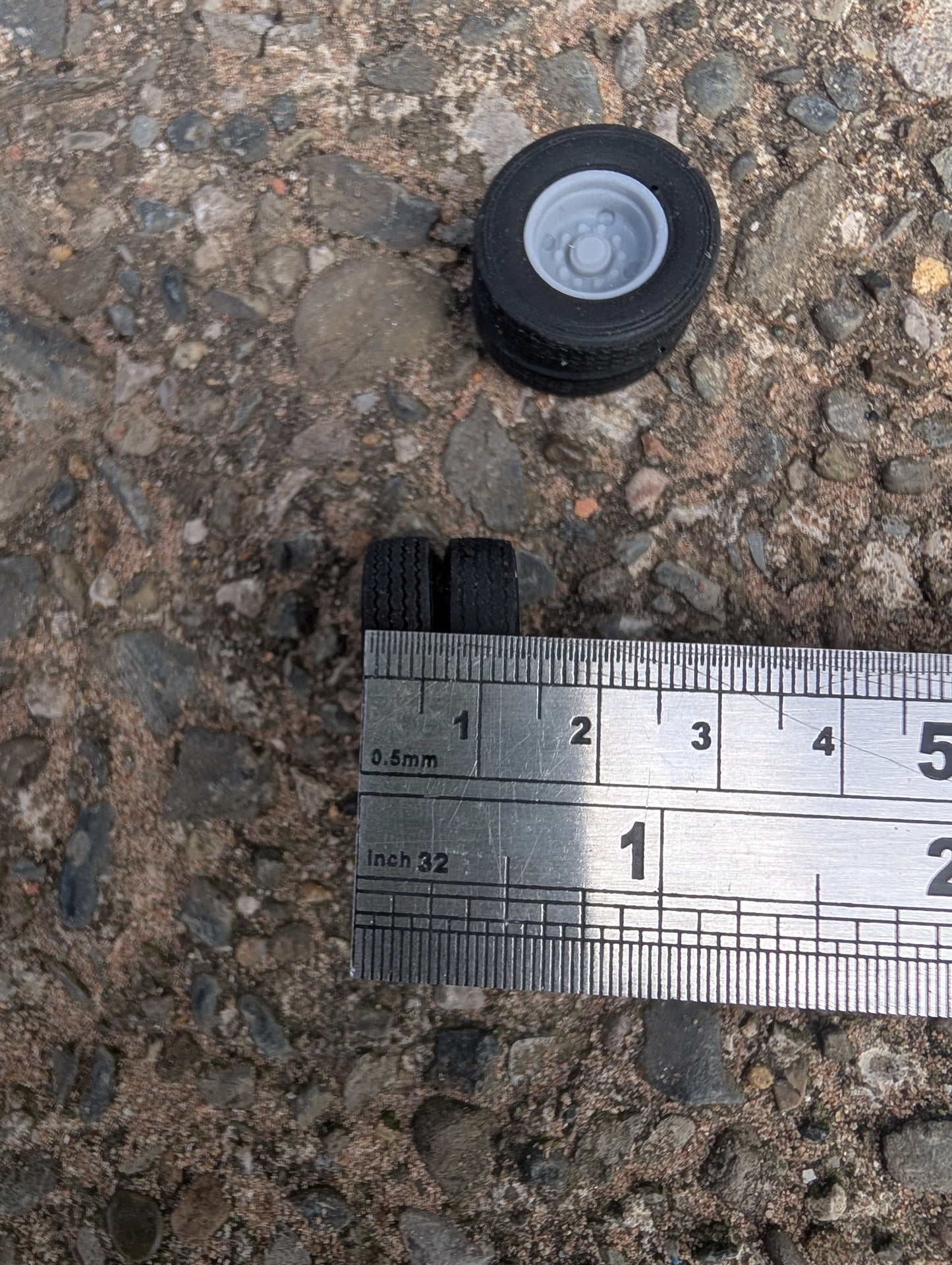 Wheels - 24mm Dual Tyres - 1:32 Scale 215/75R17.5