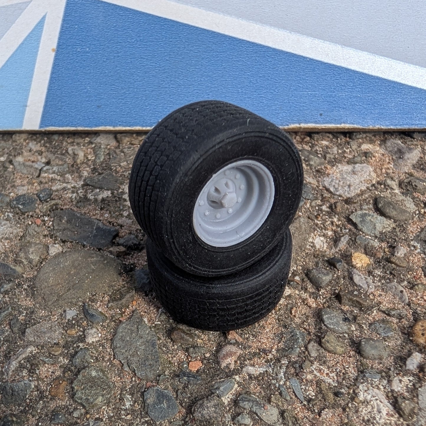 Wheels - 28mm Midi Super Single Tyres - 1:32 Scale 445/45R19.5