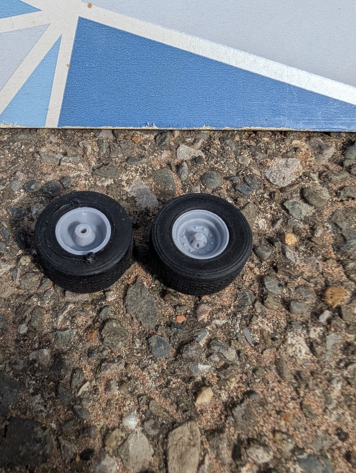 Wheels - 28mm Midi Super Single Tyres - 1:32 Scale 445/45R19.5