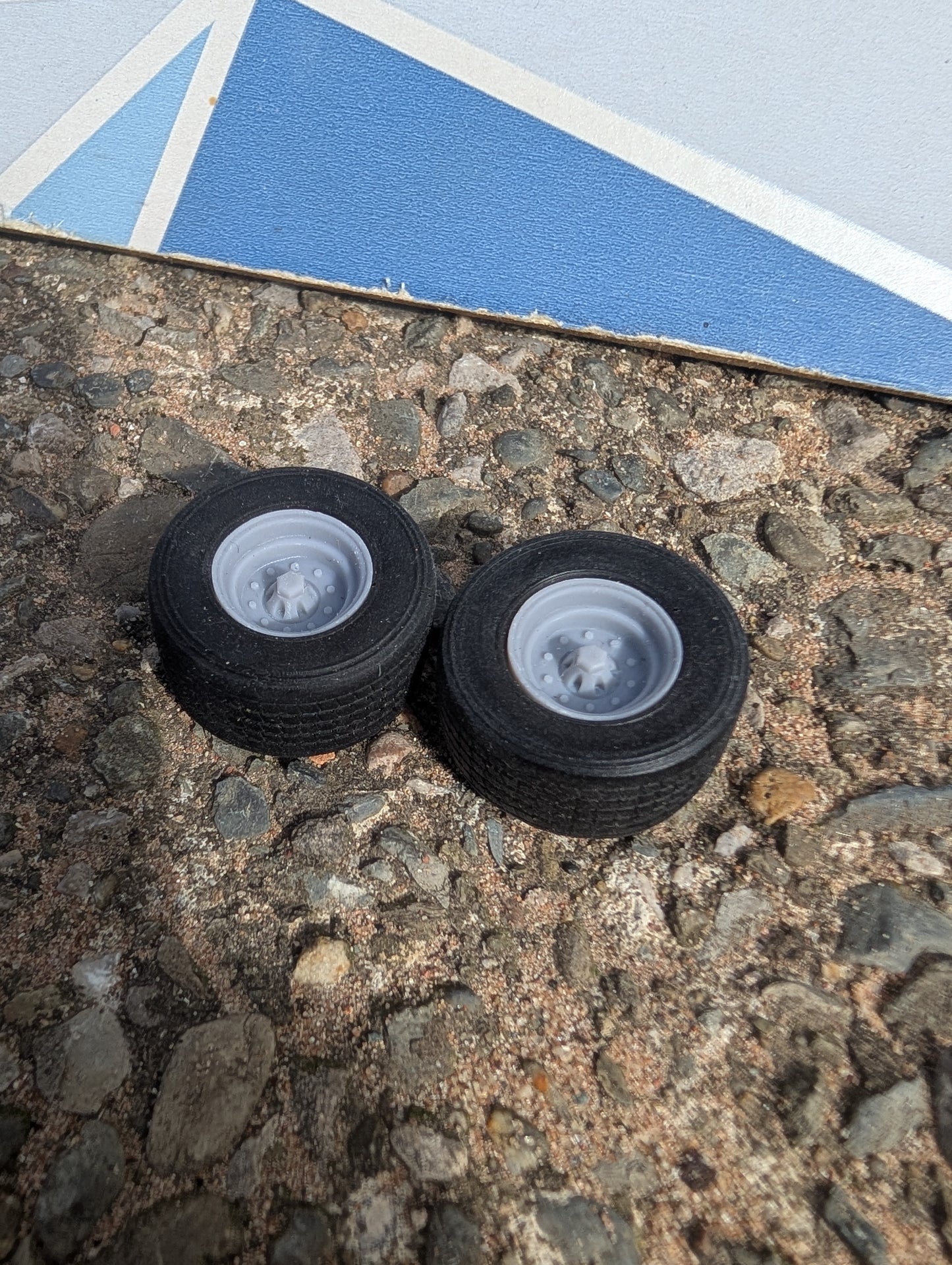Wheels - 28mm Midi Super Single Tyres - 1:32 Scale 445/45R19.5