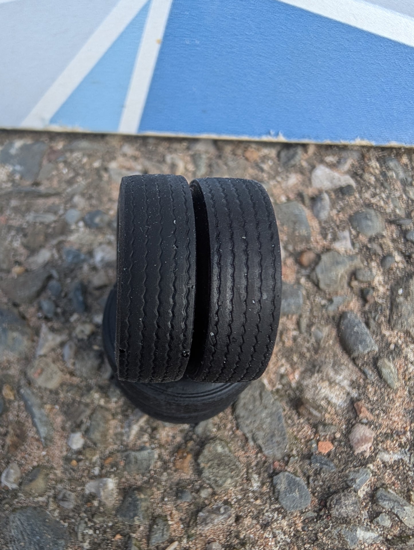 Wheels - 27mm Dual Tyres - 1:32 Scale 265/70R19.5