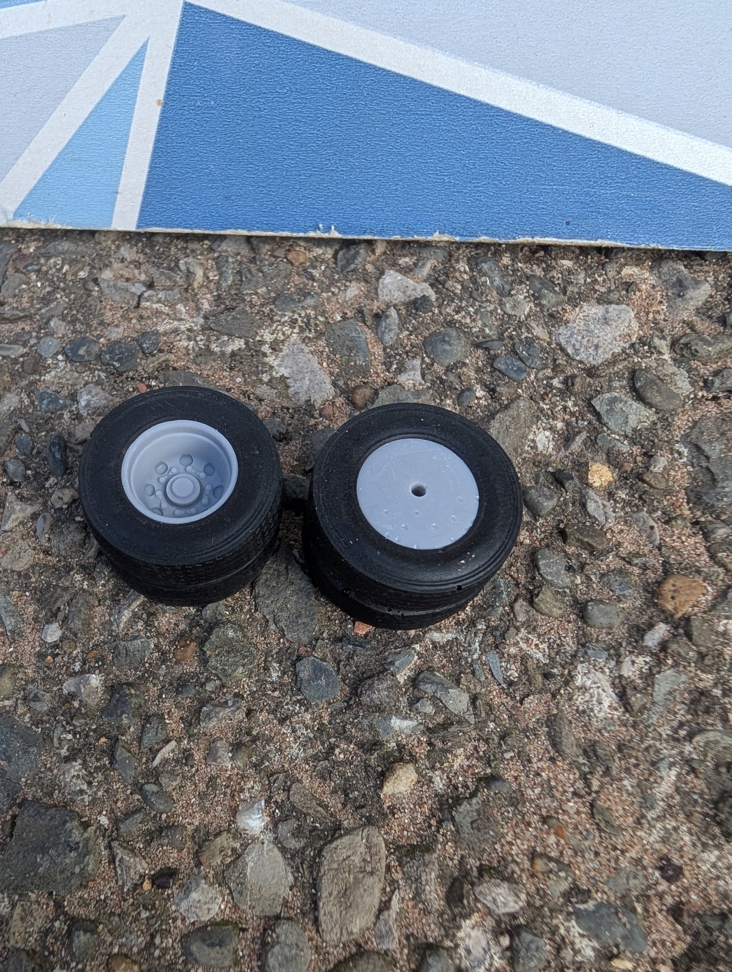 Wheels - 27mm Dual Tyres - 1:32 Scale 265/70R19.5