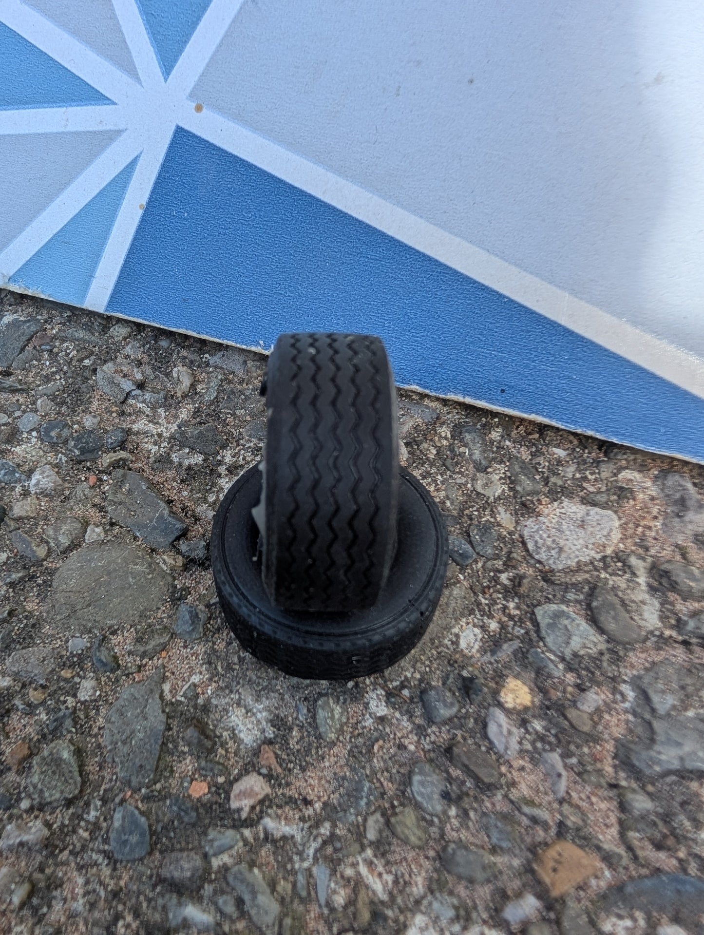 Wheels - 32mm Super Single Centre Nave Tyres - 1:32 Scale 385/65R22.5