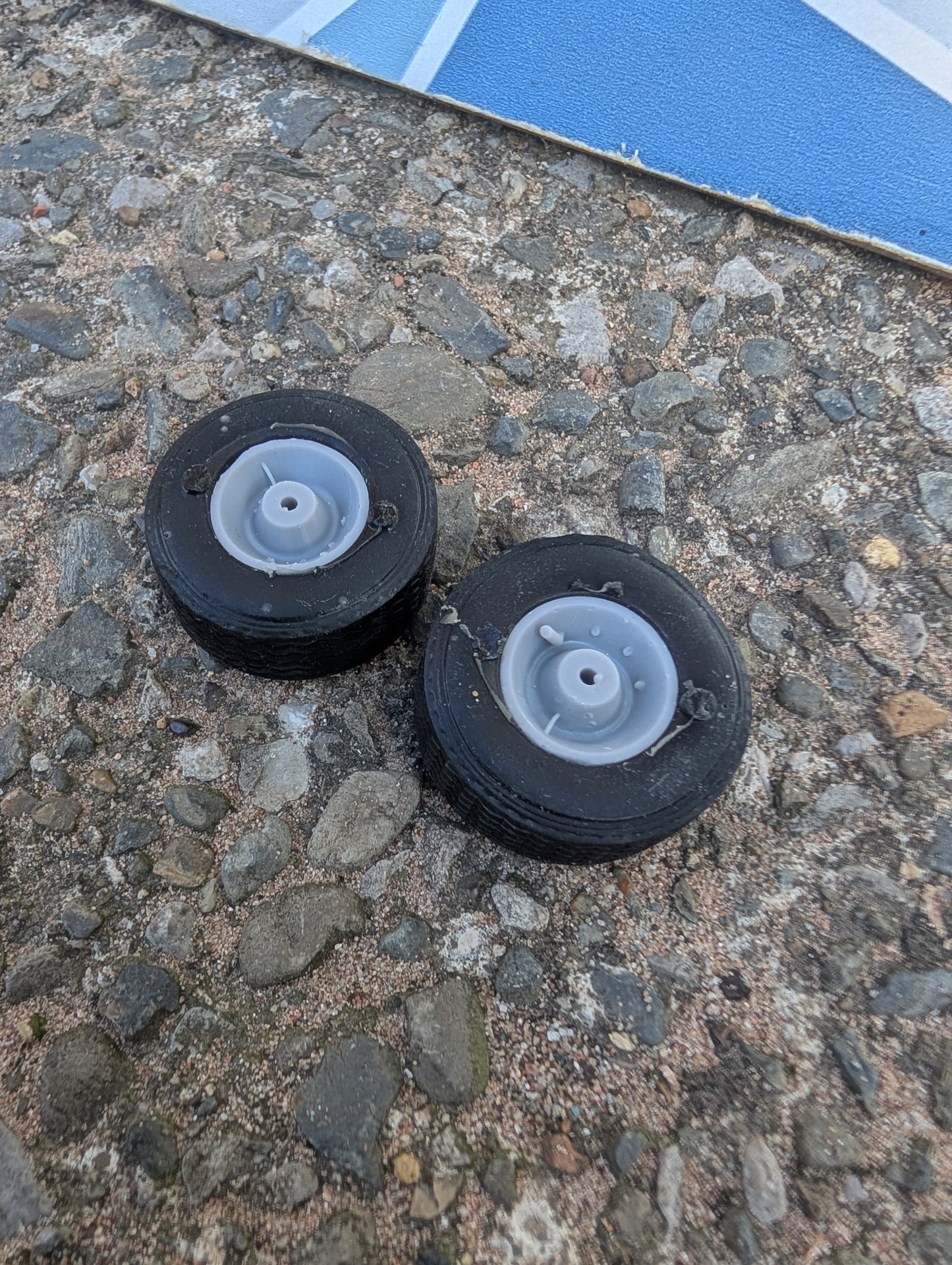 Wheels - 32mm Super Single Centre Nave Tyres - 1:32 Scale 385/65R22.5