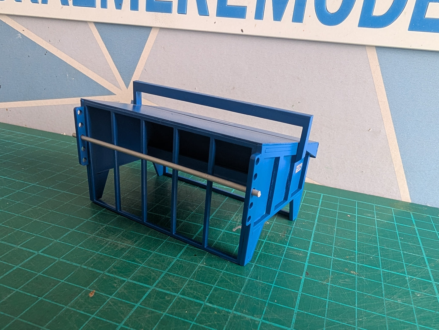 1:32 Calf Creep Feeder Model Kit