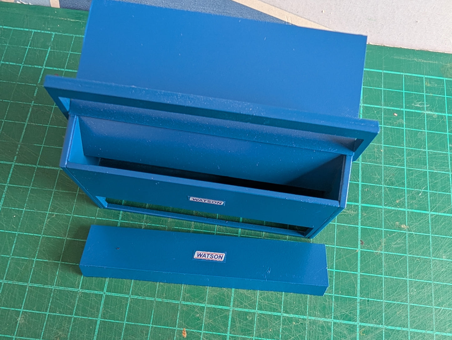 1:32 Calf Creep Feeder Model Kit