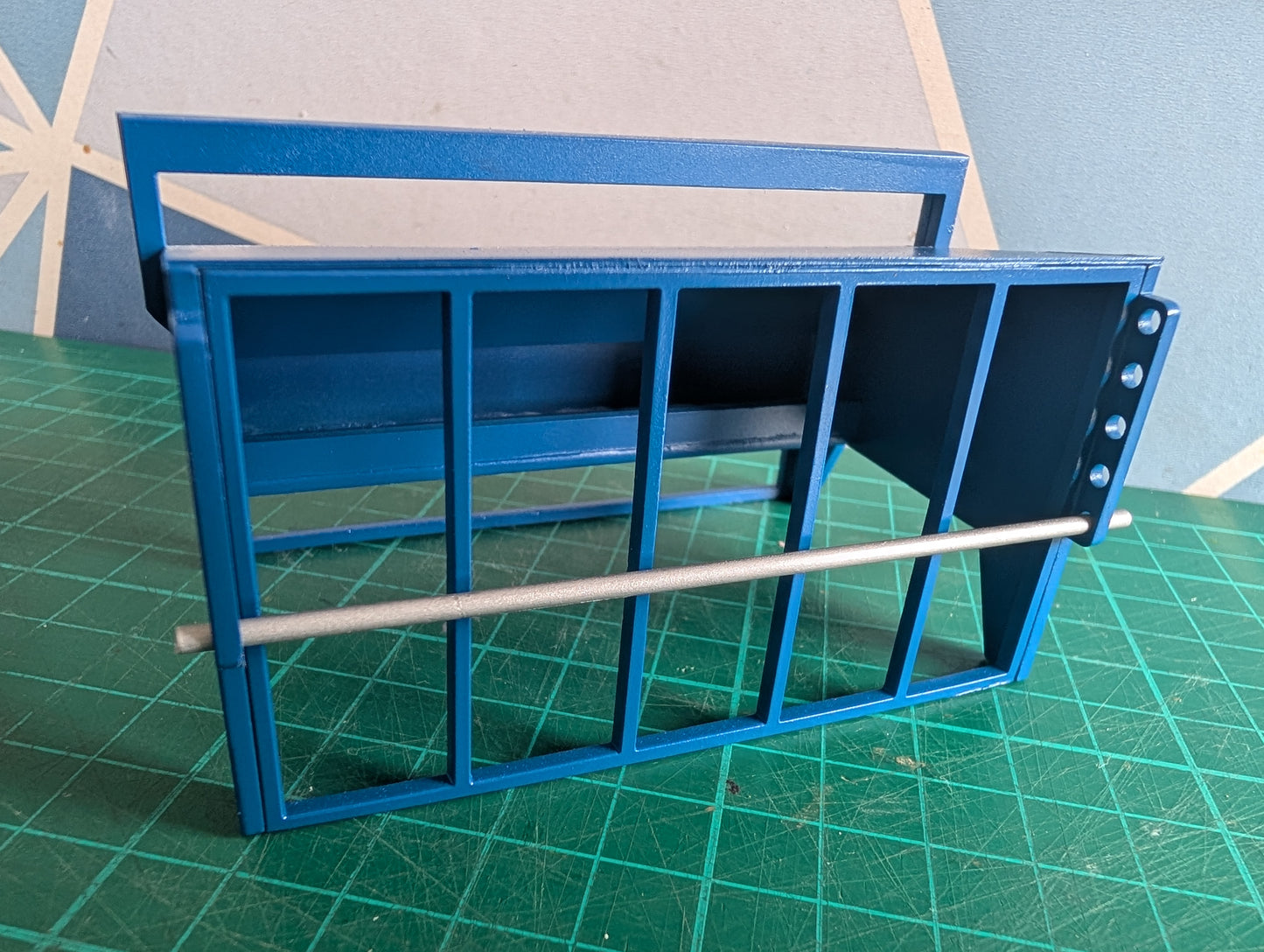 1:32 Calf Creep Feeder Model Kit