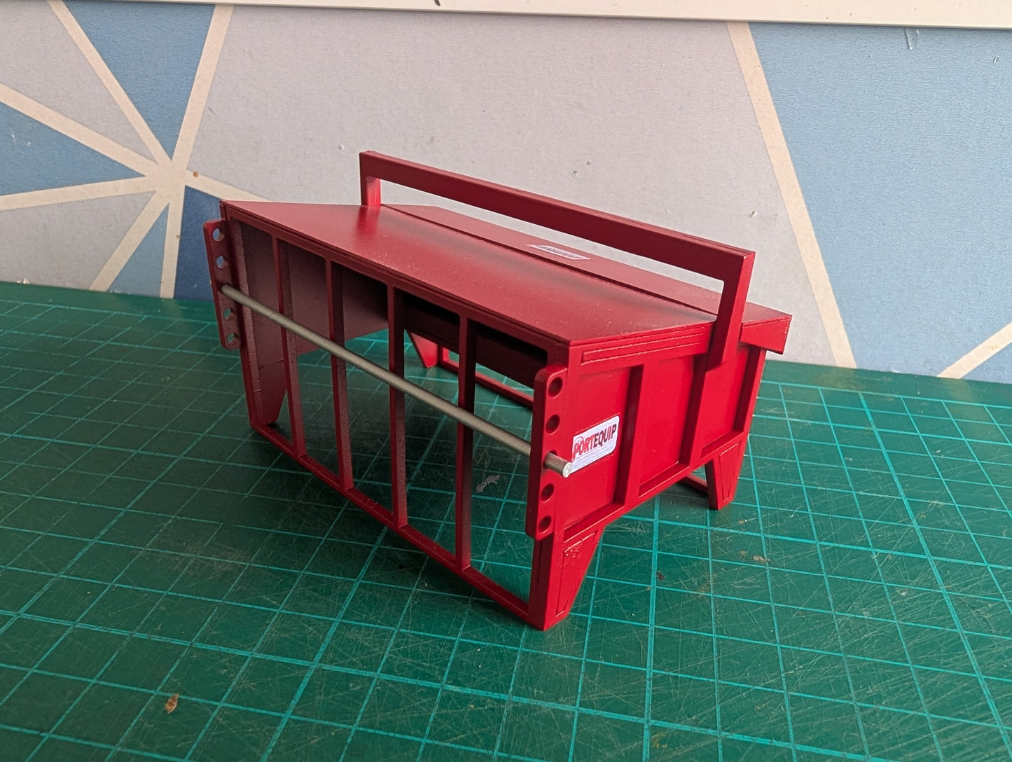 1:32 Calf Creep Feeder Model Kit