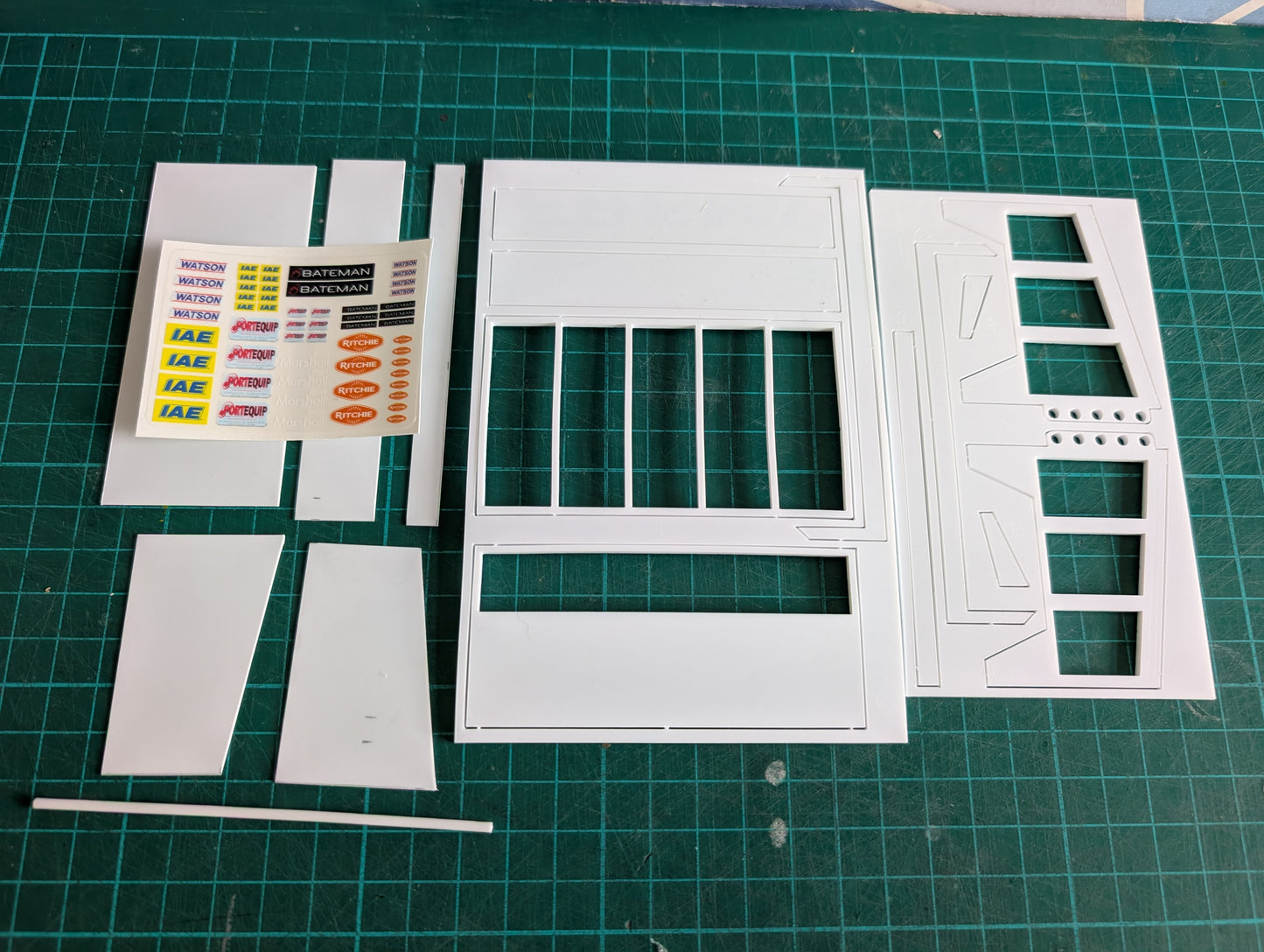 1:32 Calf Creep Feeder Model Kit